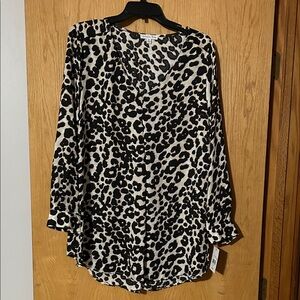 NWT Chic Black and White Leopard Print Blouse